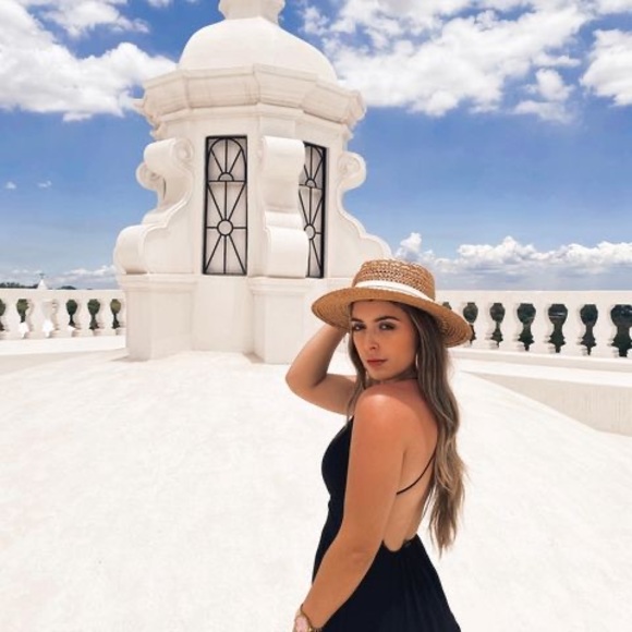 Meet your Posher, Andrea - Picture 1 of 1